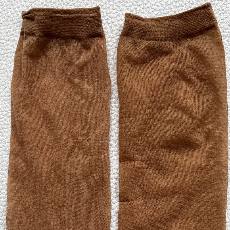 Käytetyt yhdenkoon nilkkasukat, vaaleanruskea.